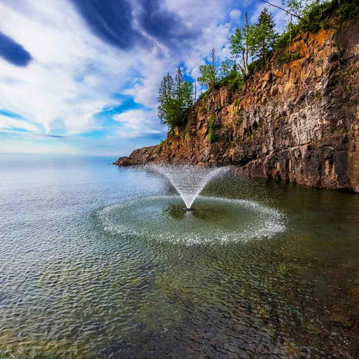 Kasco Marine 3/4 HP Aerating 3400 VFX Series 120VFX Fountain Lake Superior Far at Paragon Ponds